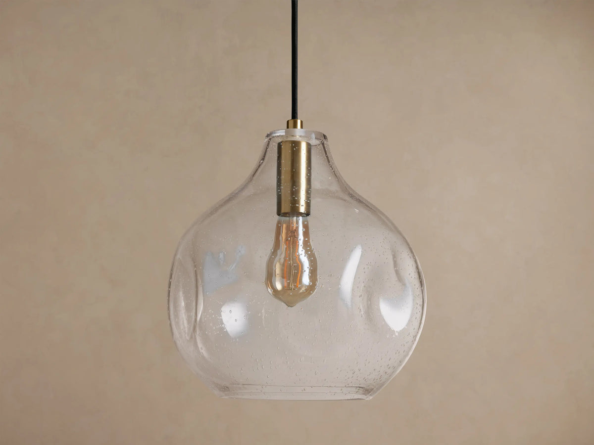 Suspension globe en verre texturé avec graines