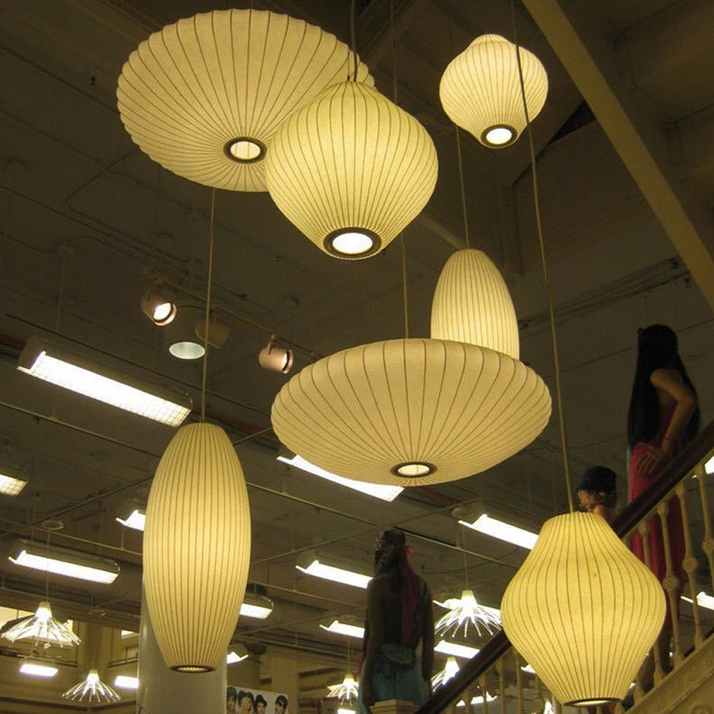 Suspension en tissu de soie plissé