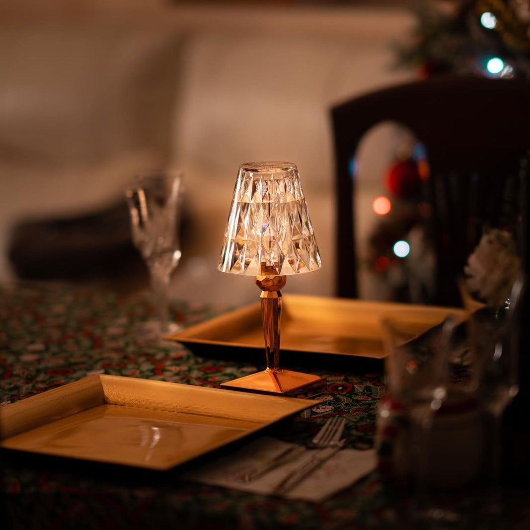 Lampe de table sans fil Prismara en cristal facetté