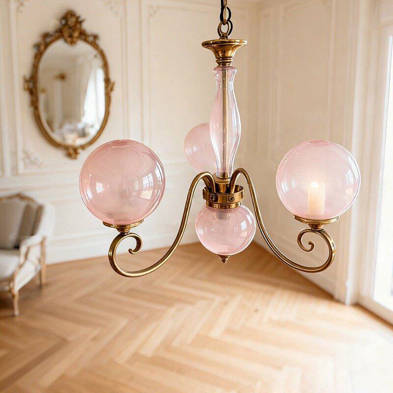Lustre globe en laiton sculpté