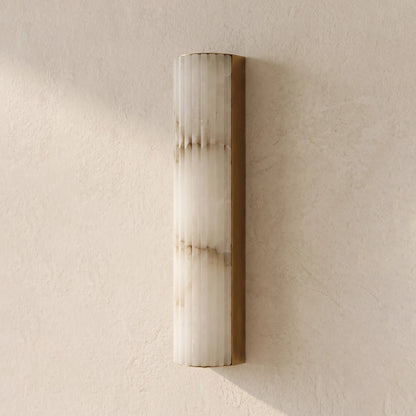 Applique murale minimaliste cannelée en albâtre Rivenna