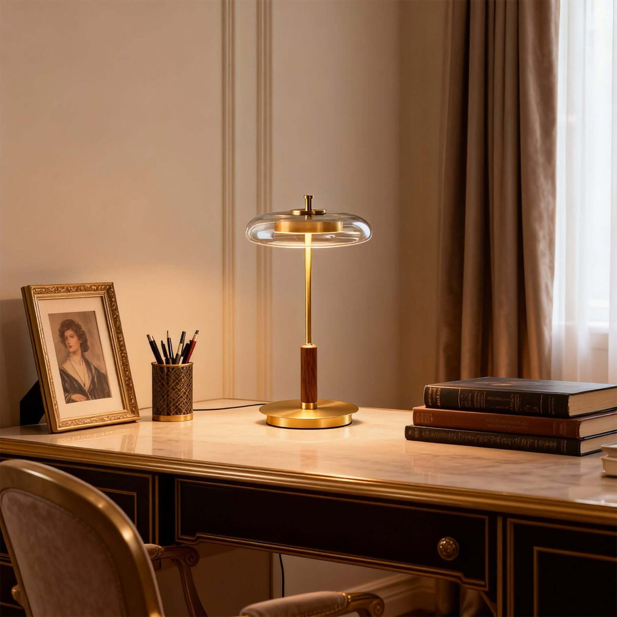 Lampe de table Fenrik en noyer moderne du milieu du siècle