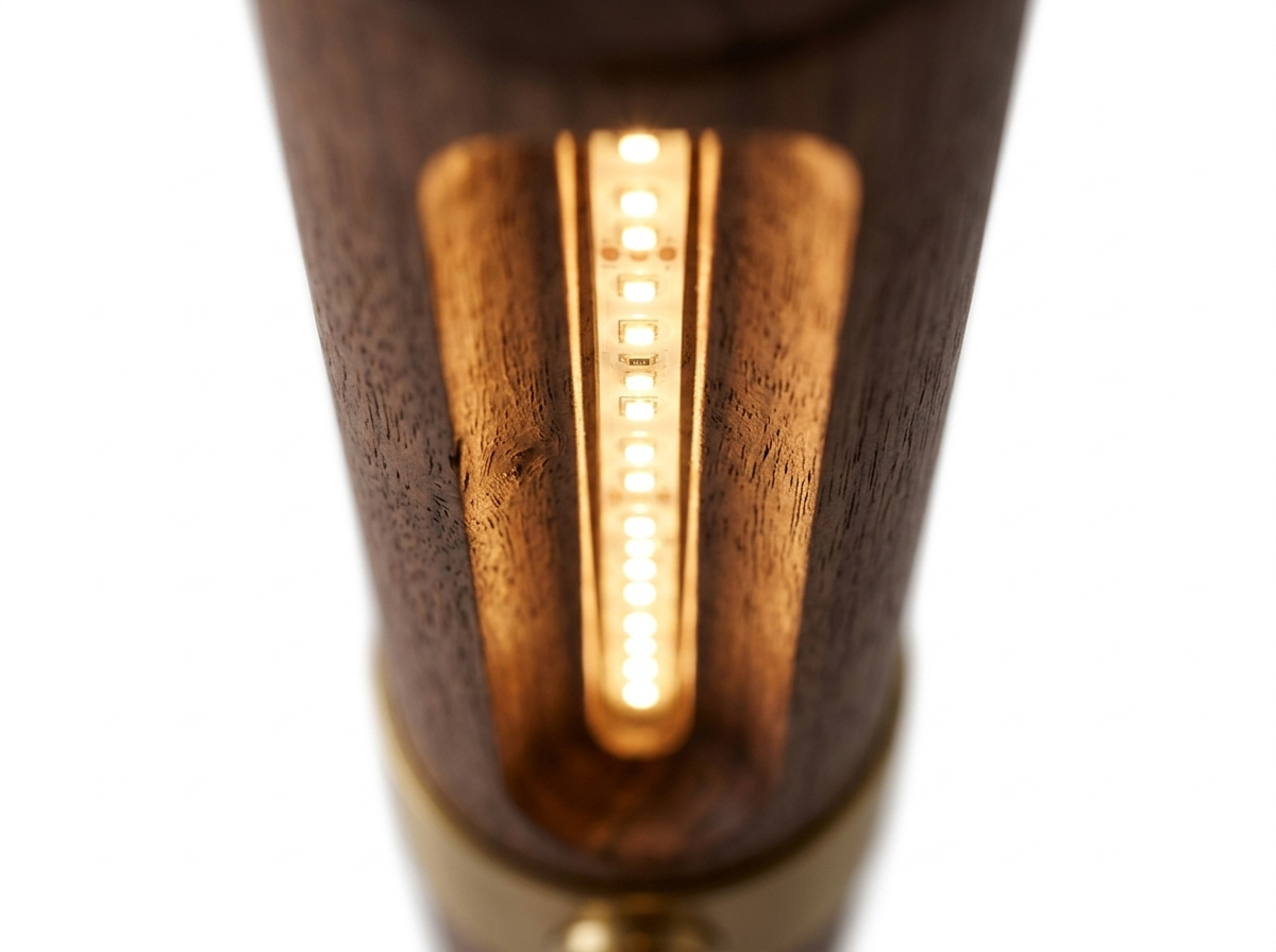 Lampe de table en laiton mid-century Pravena