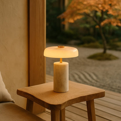Lampe de table Jorvane en marbre nordique