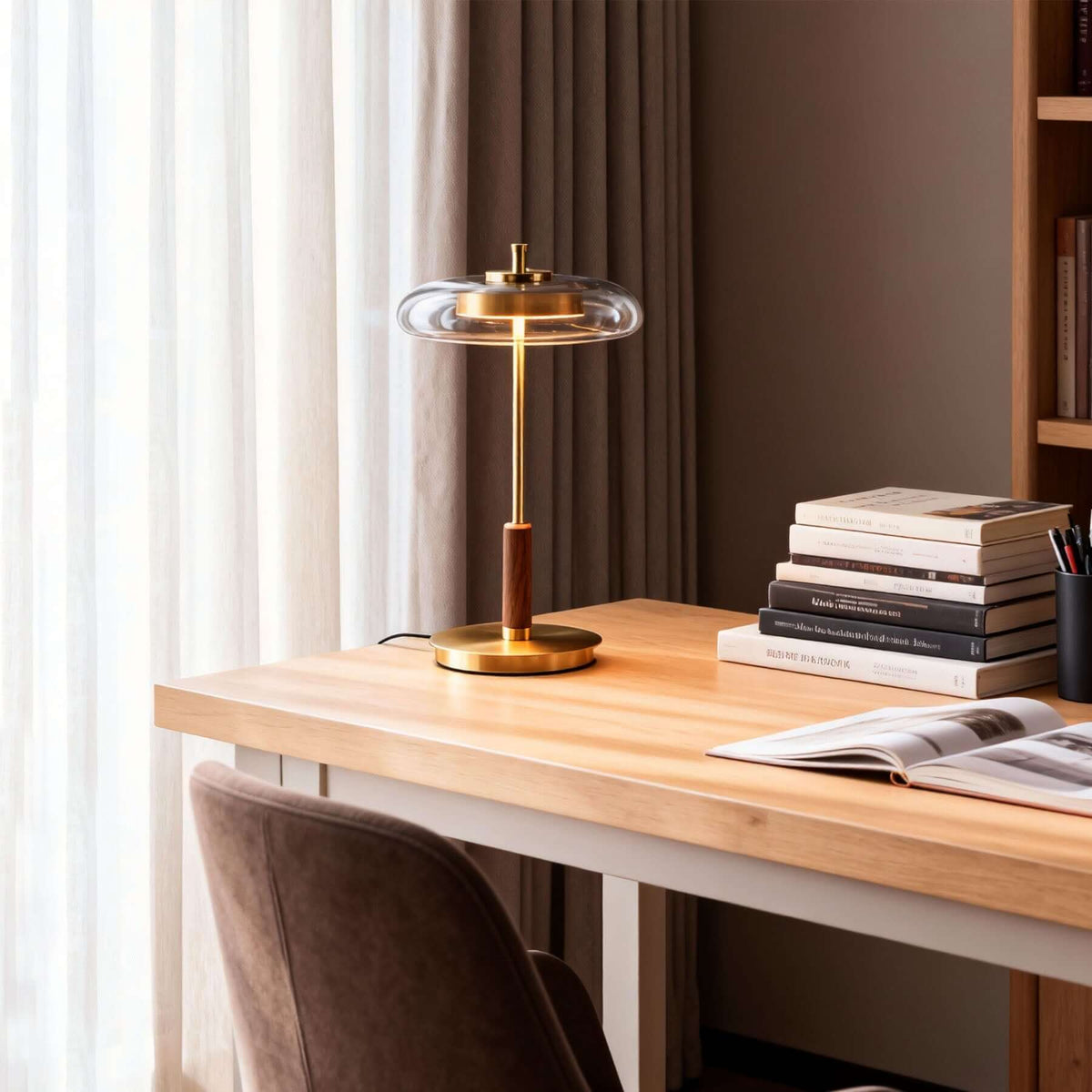 Lampe de table Fenrik en noyer moderne du milieu du siècle