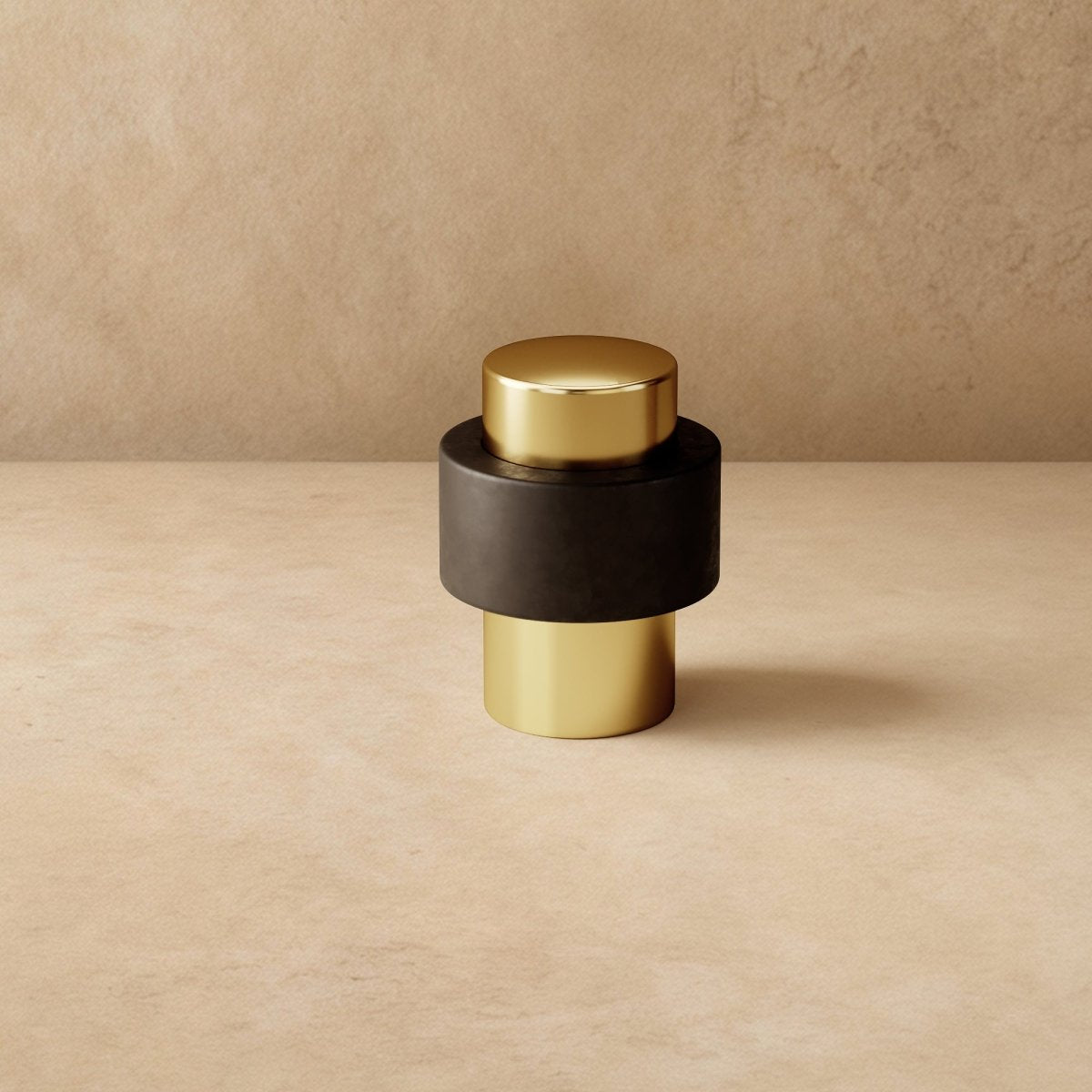 Butée de porte au sol minimaliste en laiton Nelvora