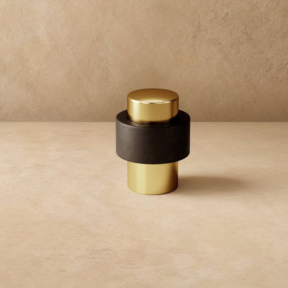 Butée de porte au sol minimaliste en laiton Nelvora
