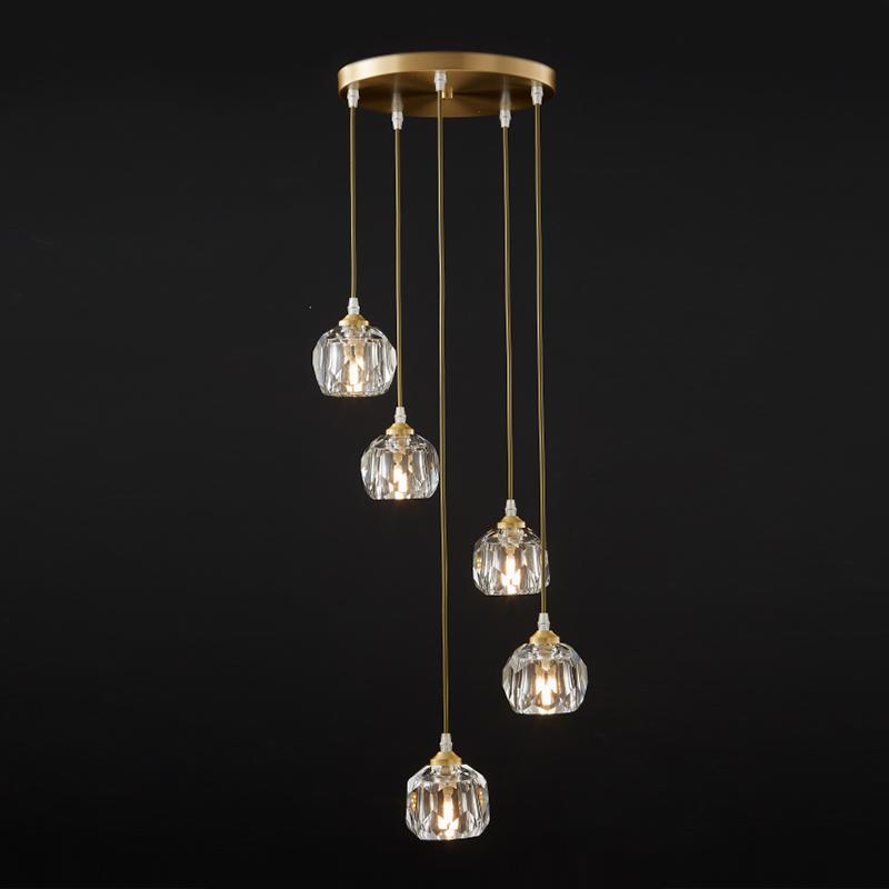 Suspension sphère en cristal en cascade