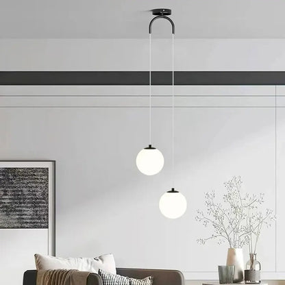 Suspension globe en verre opale nordique Solvara