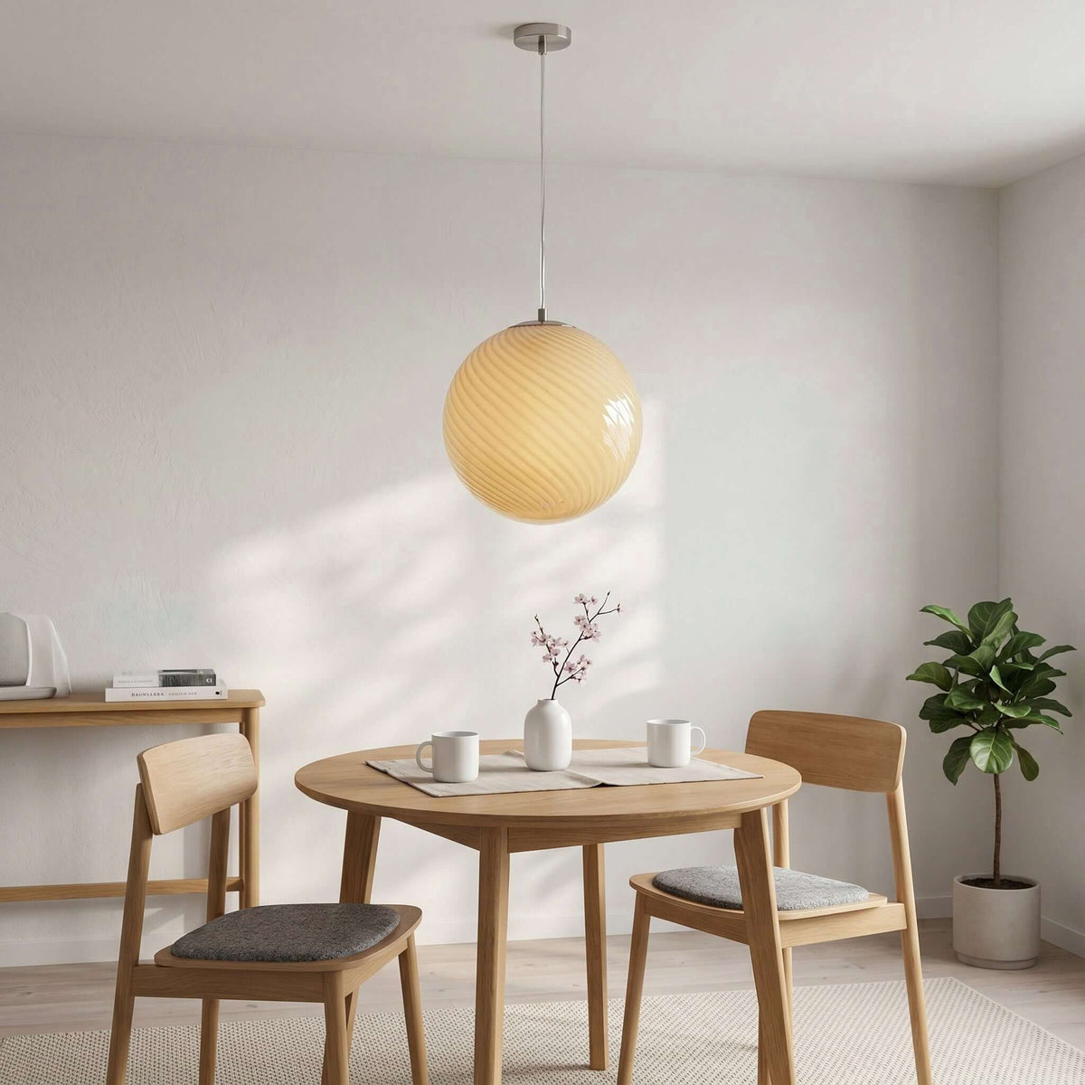 Suspension en forme de globe en verre torsadé