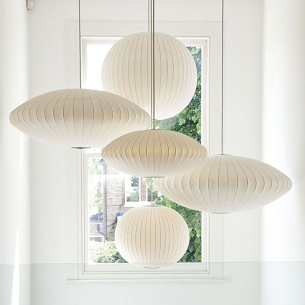 Suspension en tissu de soie plissé