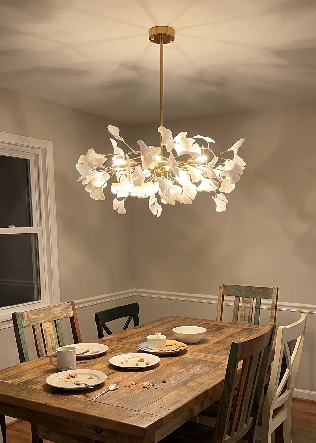 Lustre en laiton à pétales en céramique