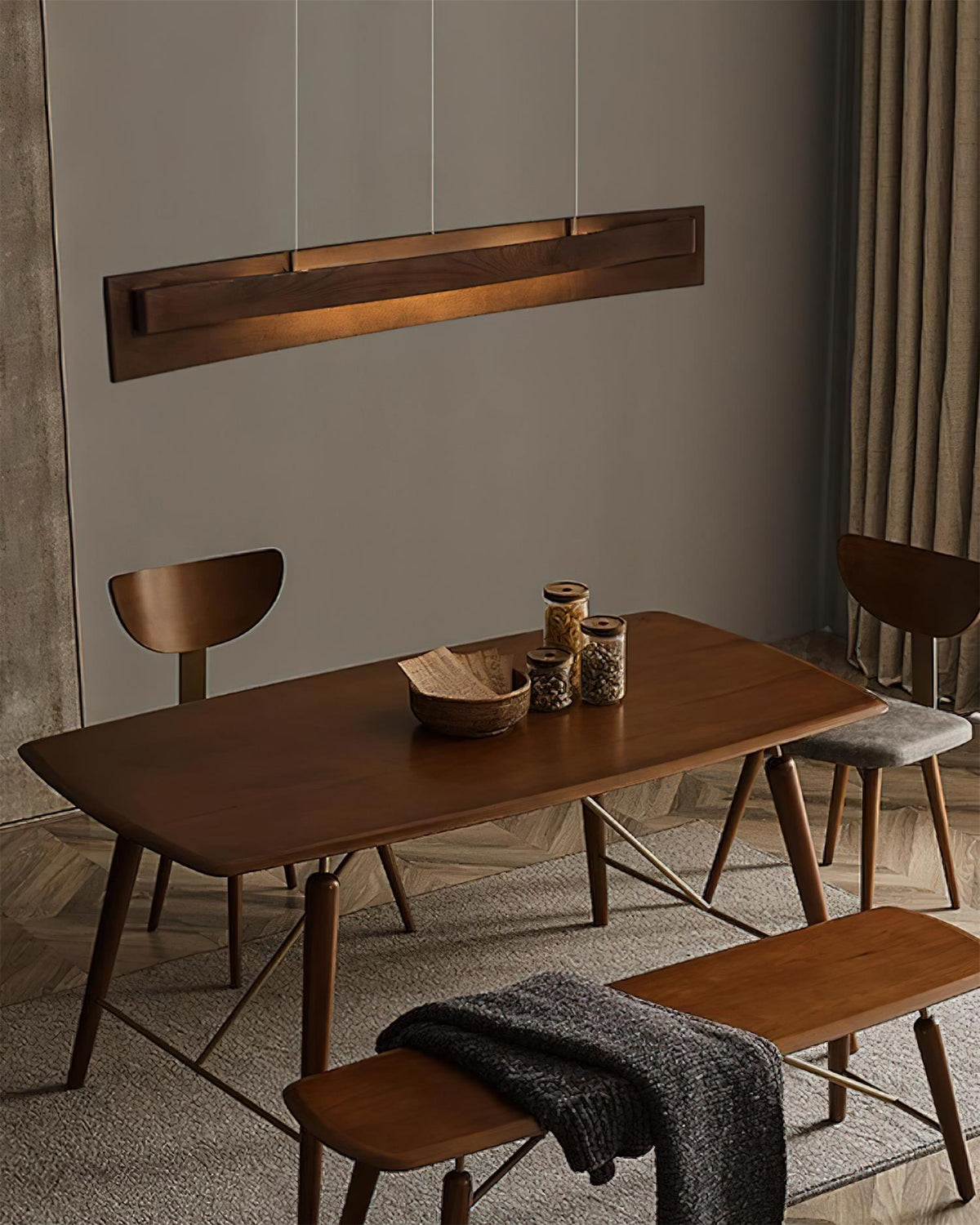 Lustre linéaire en bois et LED