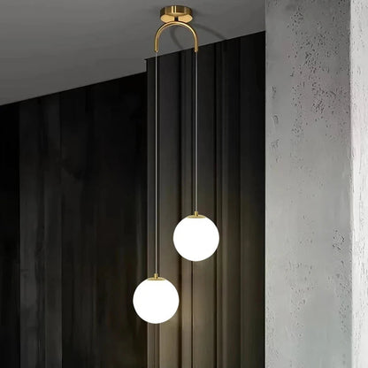 Suspension globe en verre opale nordique Solvara