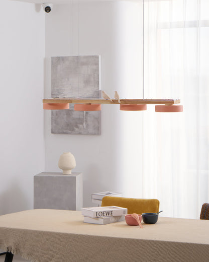 Lustre en bois linéaire avec motif d’oiseaux