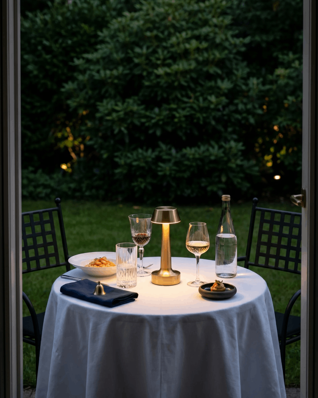 Lampe de table sans fil conique en laiton