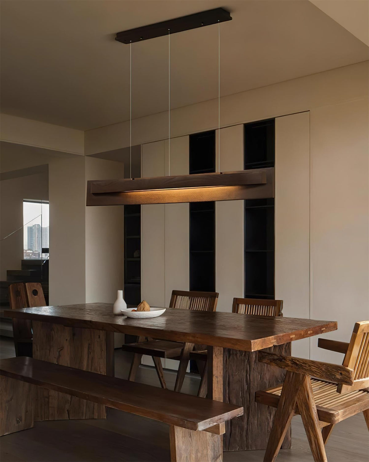 Lustre linéaire en bois et LED
