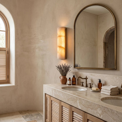 Applique murale minimaliste cannelée en albâtre Rivenna