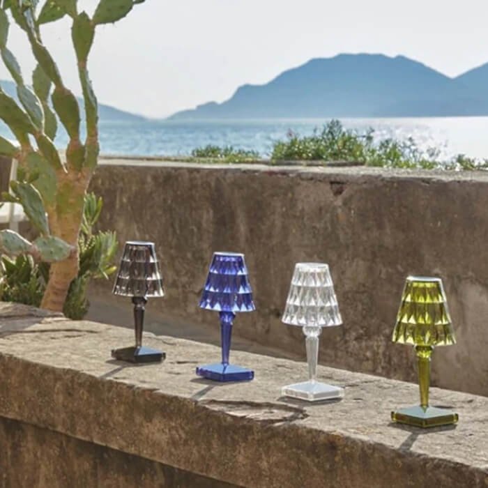 Lampe de table sans fil Prismara en cristal facetté