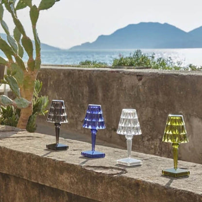 Lampe de table sans fil Prismara en cristal facetté