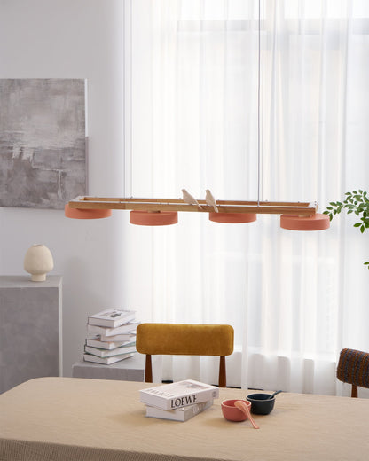 Lustre en bois linéaire avec motif d’oiseaux