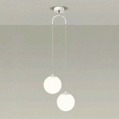 Suspension globe en verre opale nordique Solvara