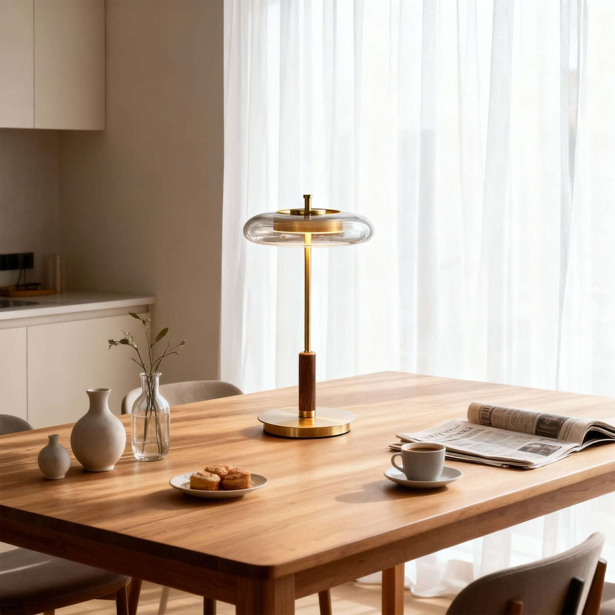 Lampe de table Fenrik en noyer moderne du milieu du siècle