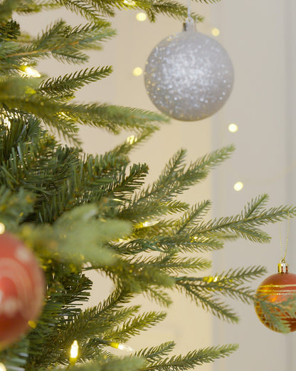Sapin de Noël Skovra Classic PE/PVC de 12ft avec éclairage intégré