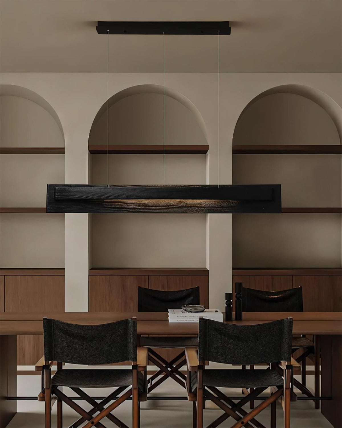 Lustre linéaire en bois et LED
