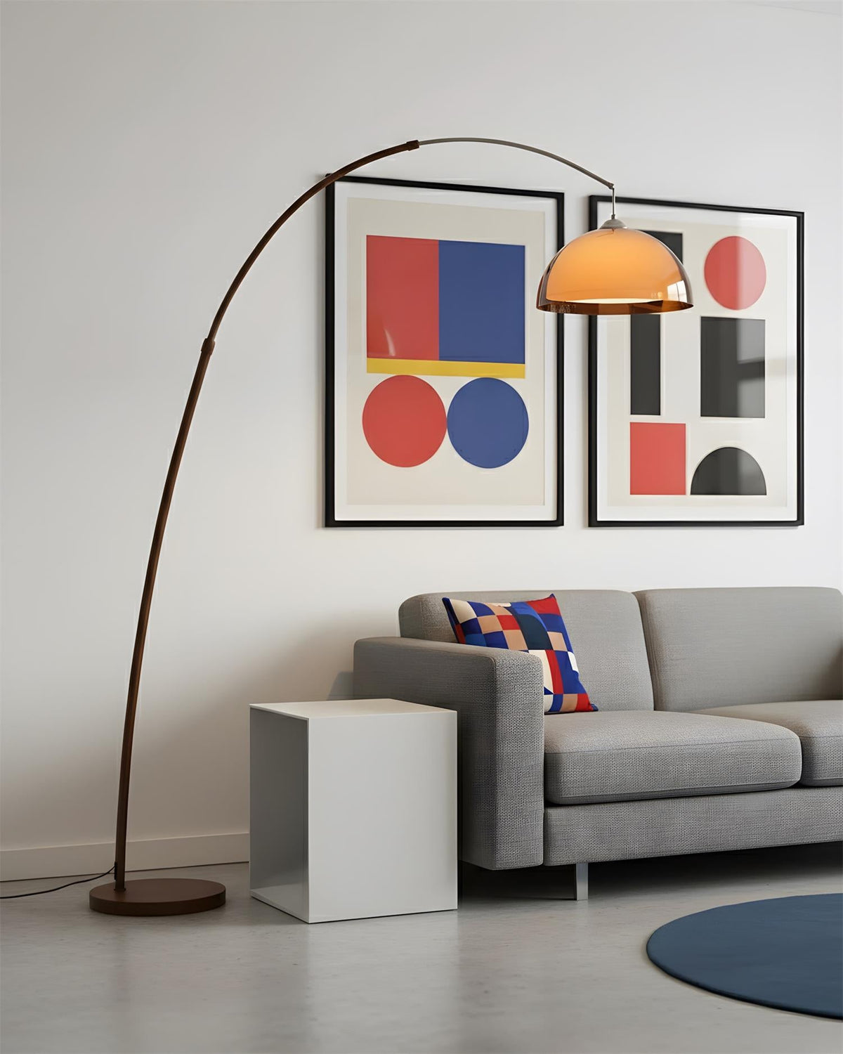 Lampadaire en noyer arqué Halberon