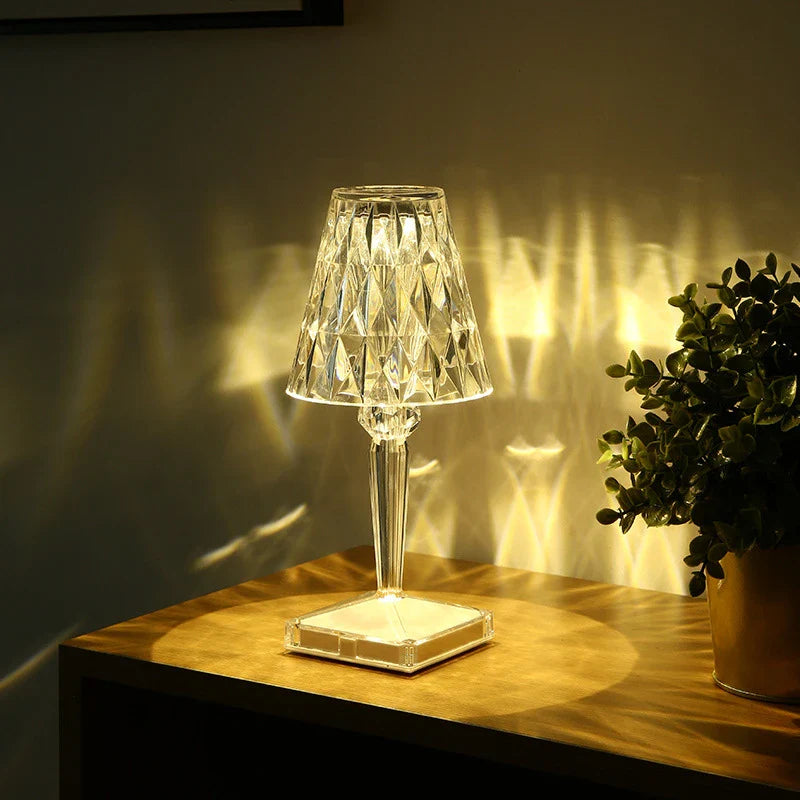Lampe de table sans fil Prismara en cristal facetté