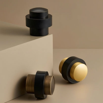 Butée de porte au sol minimaliste en laiton Nelvora