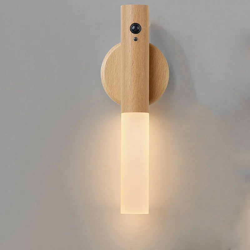 Applique murale minimaliste en bois Oakmira avec détecteur de mouvement
