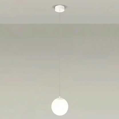 Suspension globe en verre opale nordique Solvara