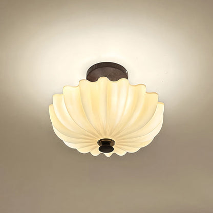 Plafonnier semi-affleurant en bois et verre festonné