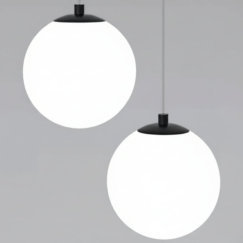 Suspension globe en verre opale nordique Solvara