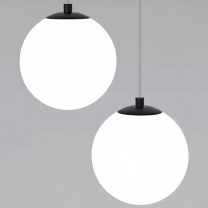 Suspension globe en verre opale nordique Solvara