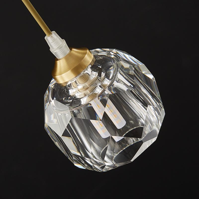 Suspension sphère en cristal en cascade