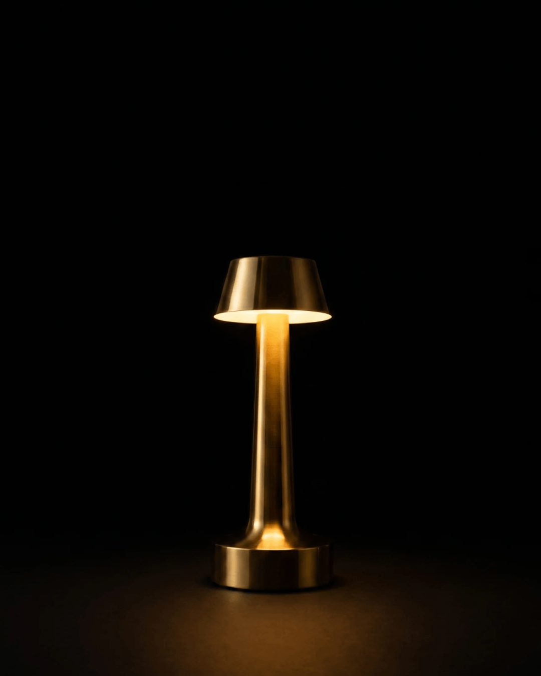 Lampe de table sans fil conique en laiton