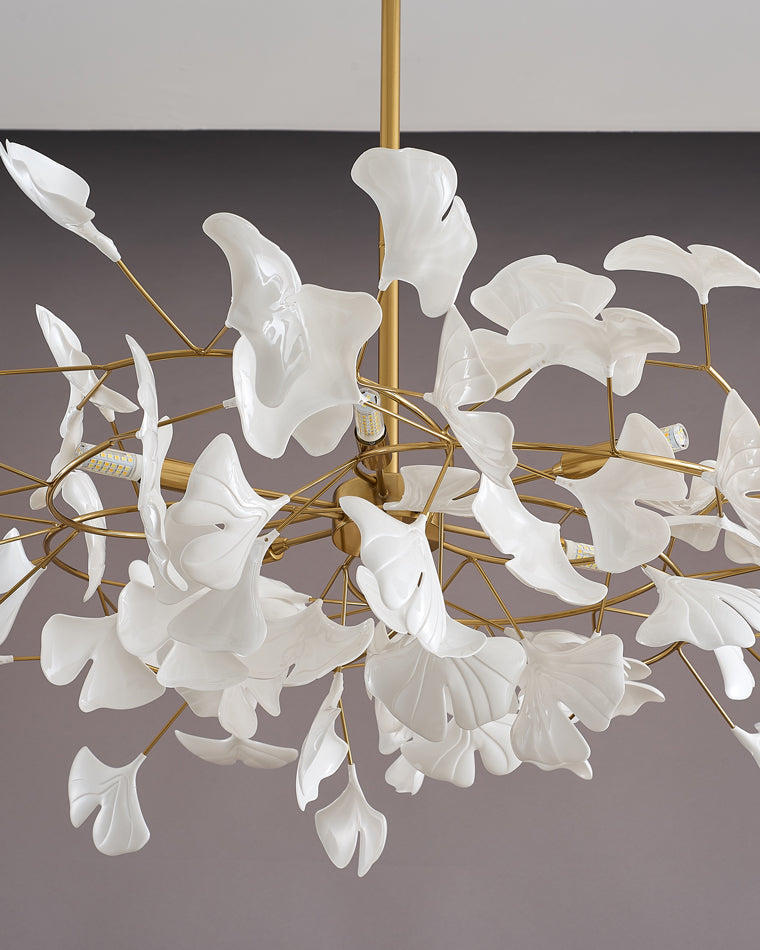 Lustre en laiton à pétales en céramique
