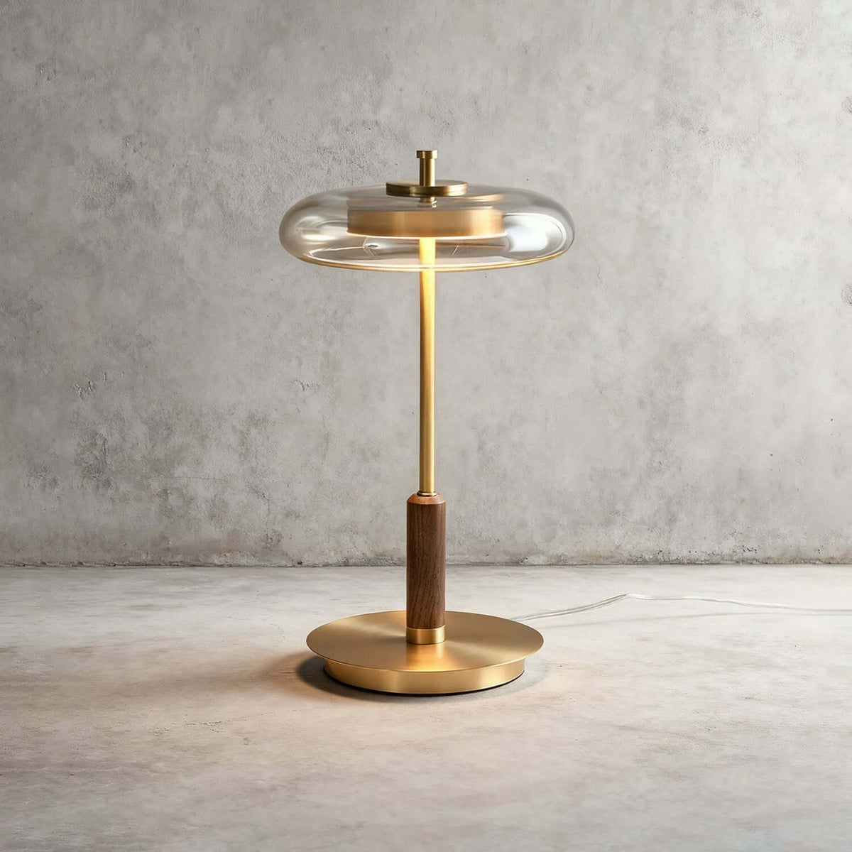 Lampe de table Fenrik en noyer moderne du milieu du siècle