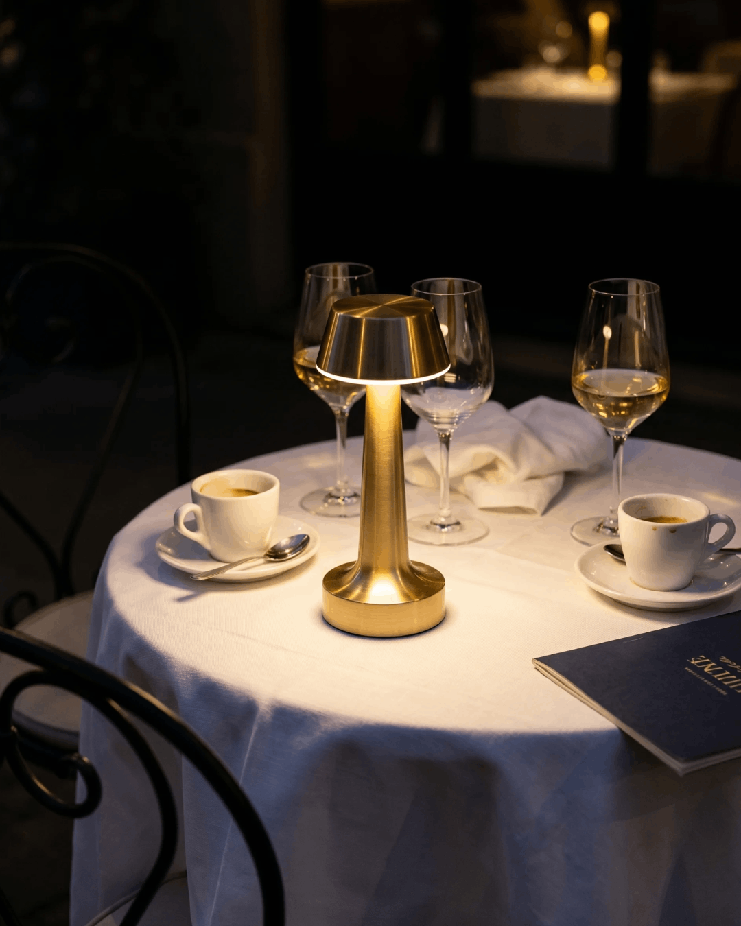 Lampe de table sans fil conique en laiton