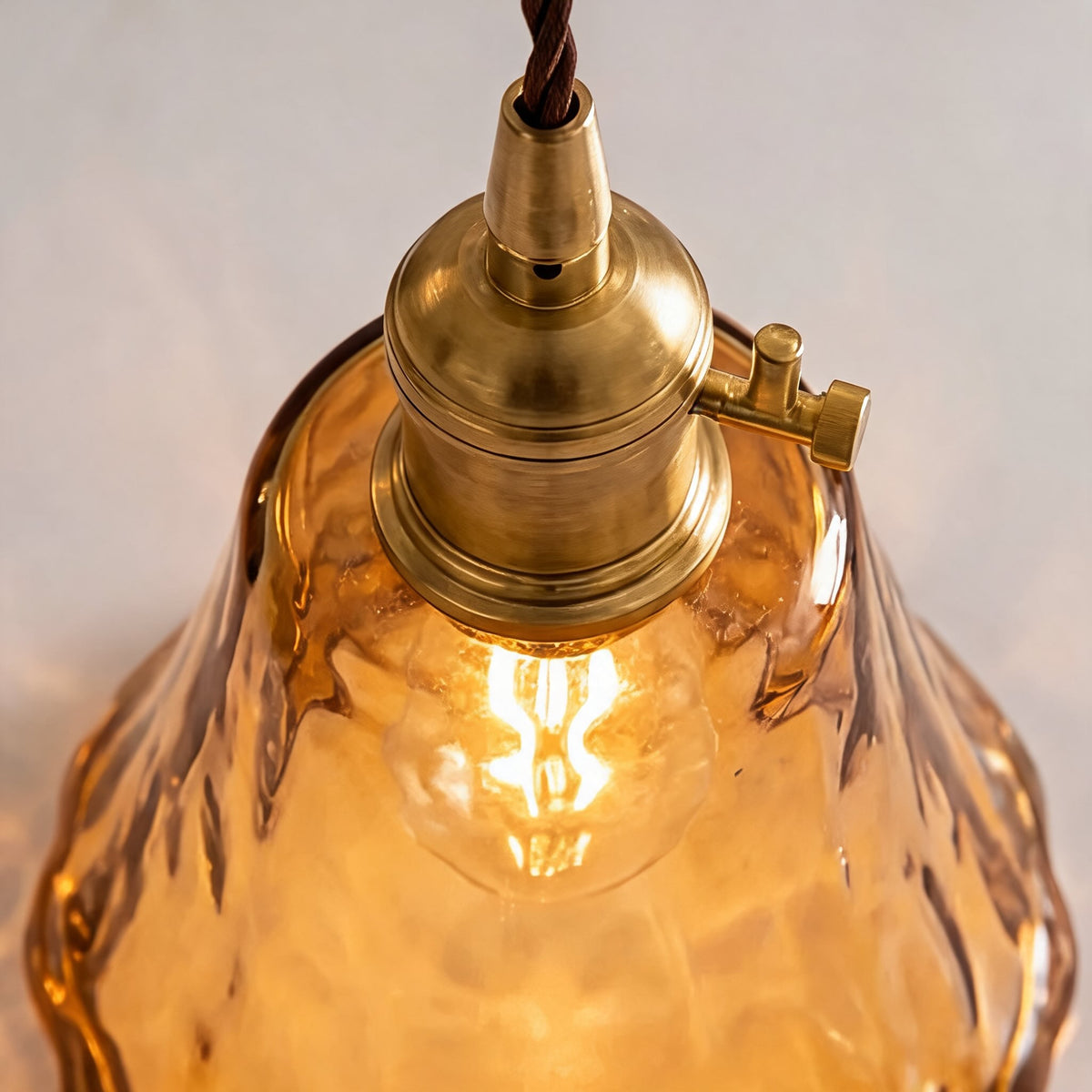 Suspension vintage en laiton et ambre