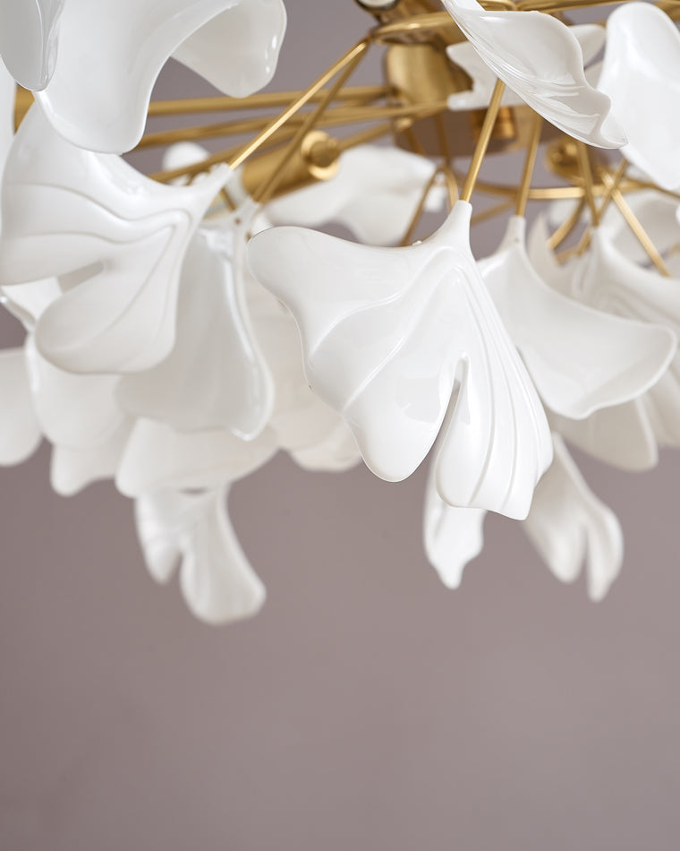 Lustre en laiton à pétales en céramique