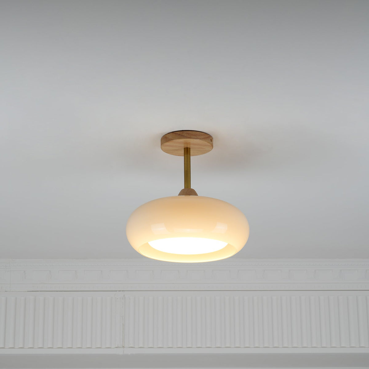 Plafonnier ovale en bois et verre