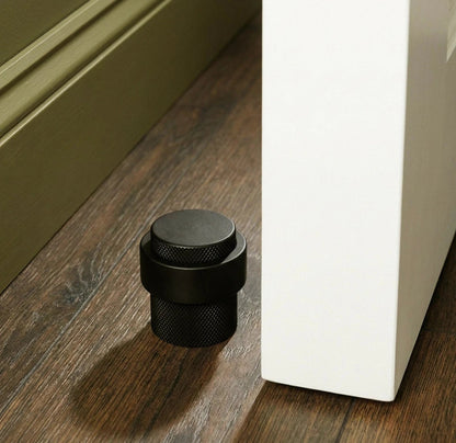 Butée de porte au sol minimaliste en laiton Nelvora