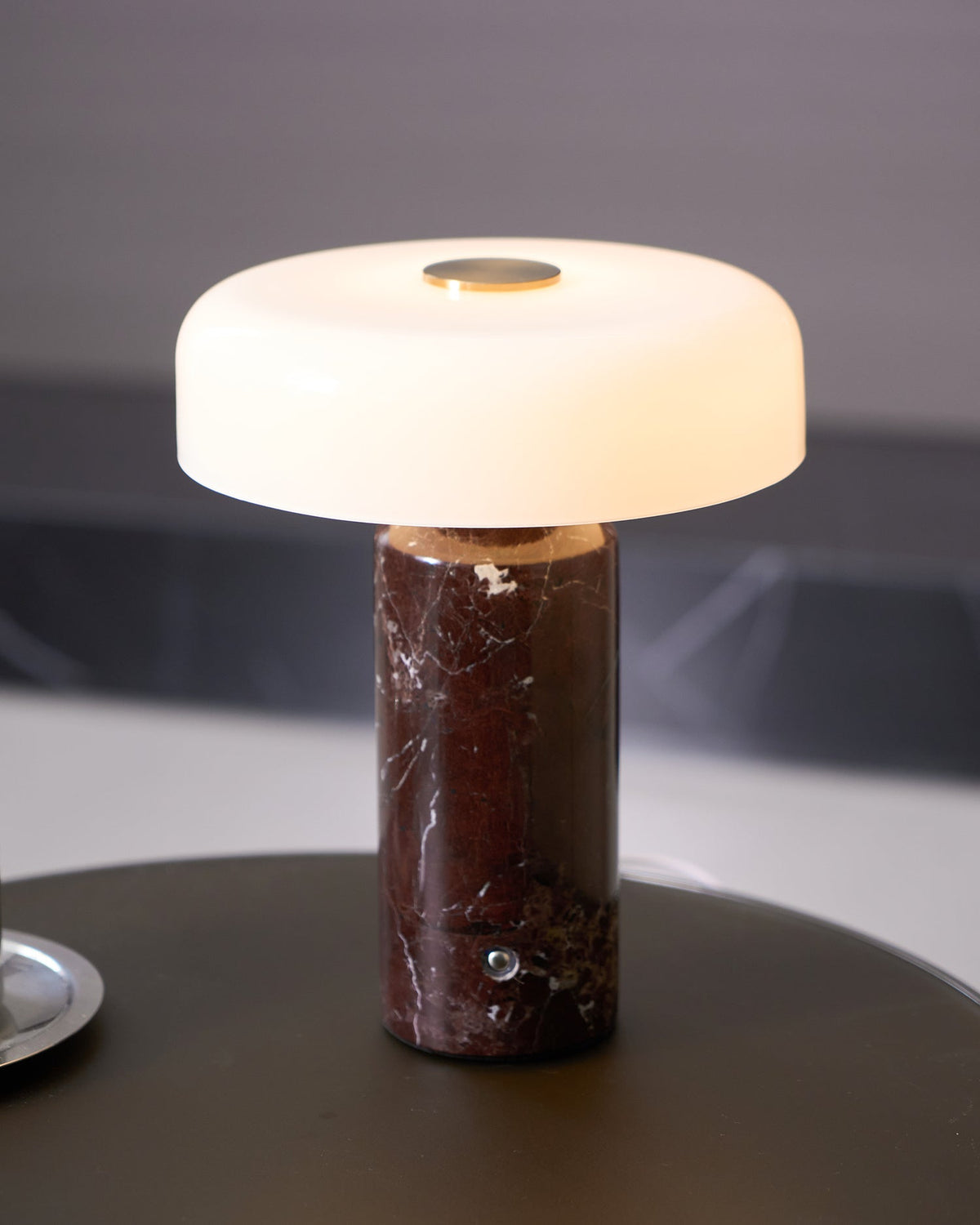 Lampe de table en marbre art déco Vestara