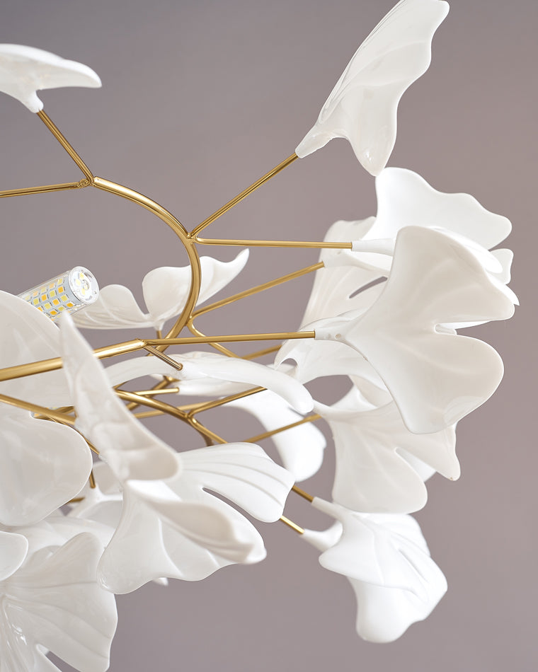 Lustre en laiton à pétales en céramique