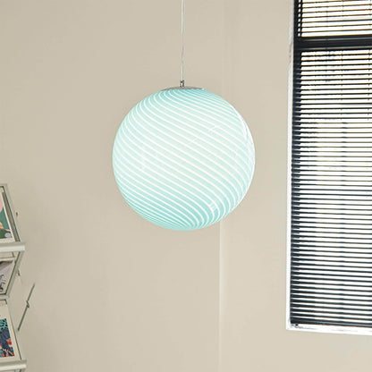 Suspension en forme de globe en verre torsadé