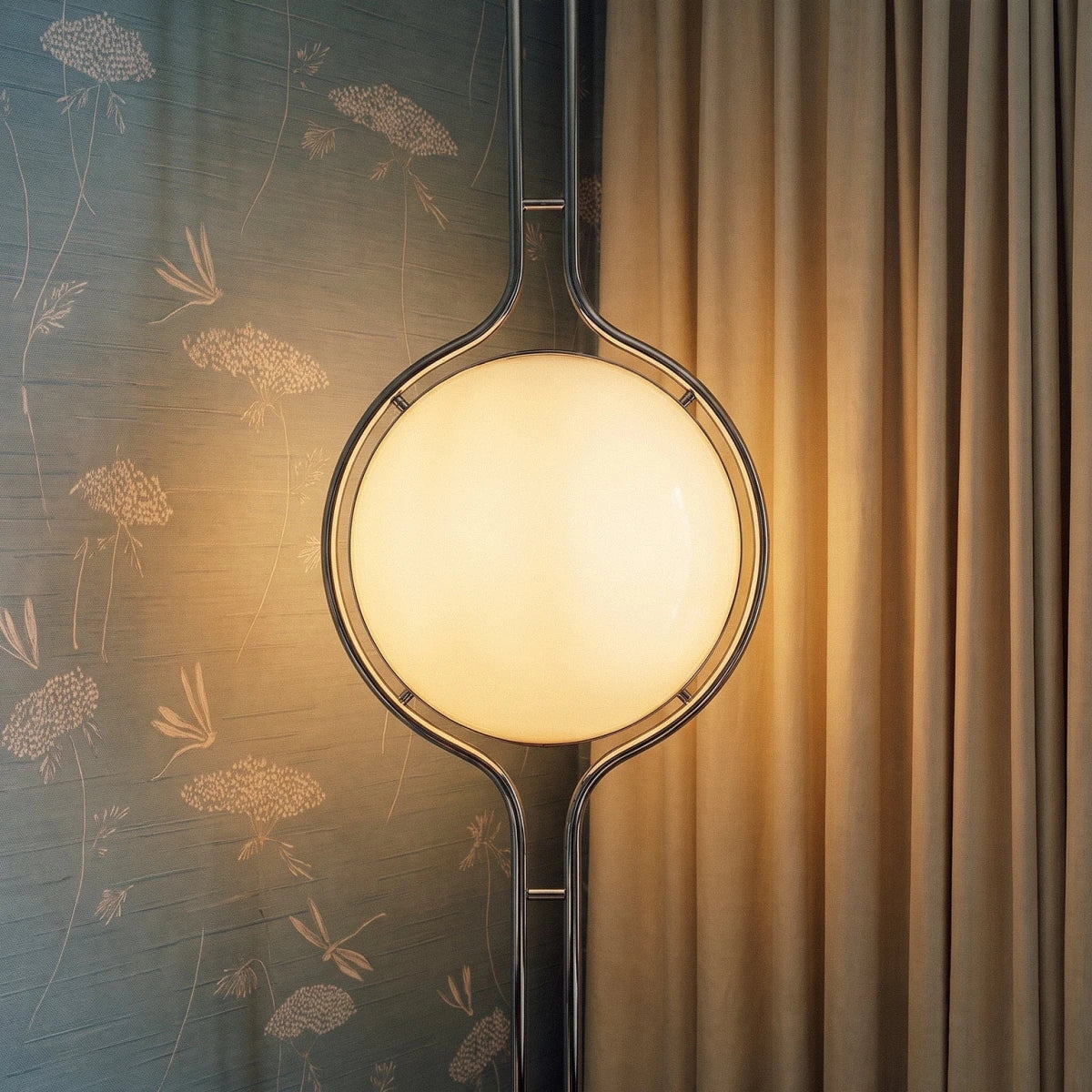 Lampadaire du sol au plafond en métal Pelvaro au style du milieu du siècle